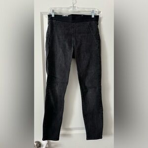 GAP Women’s pull-on skinny stretch jeans. Size 29 R. Distressed black color.